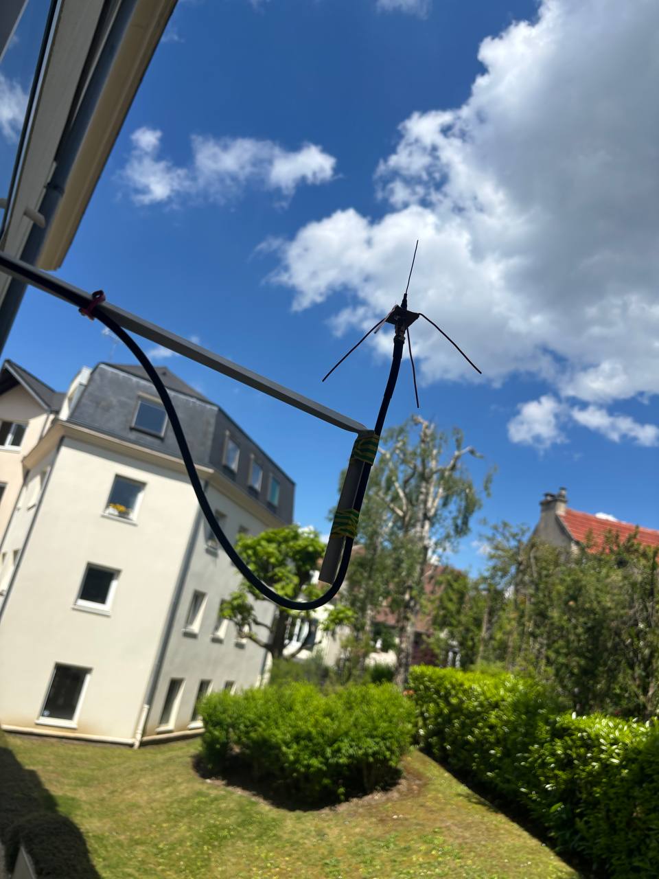 ADS-B antenna